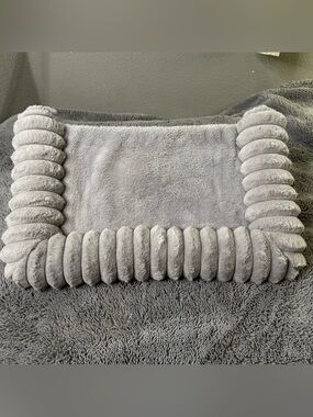 wooden cat window perch featuring an adjustable hook-on mounting Gray